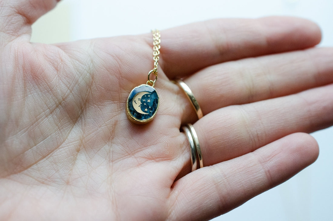 Symbol Stone Necklace in Red Onyx Strawberry