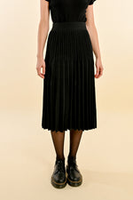 Load image into Gallery viewer, Knit Pleated Skirt in Black
